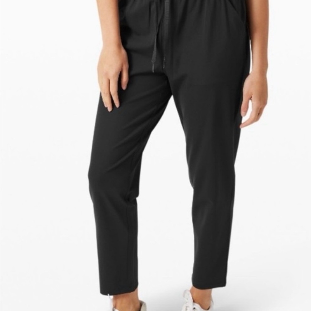 Lululemon Keep Moving Pant 7/8 High-Rise in Black size 8